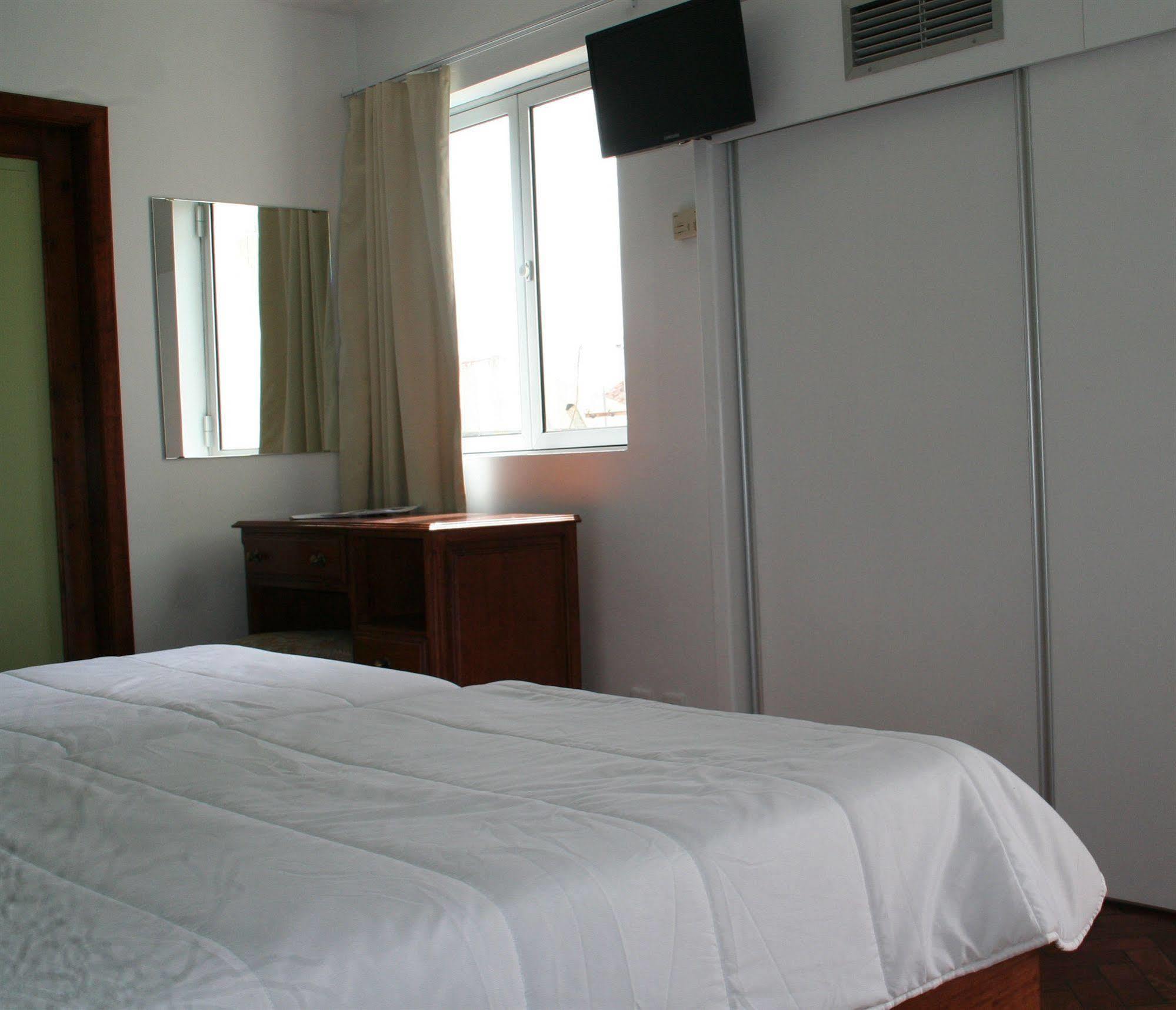 Hotel Alcides Πόντα Ντελγκάντα Εξωτερικό φωτογραφία